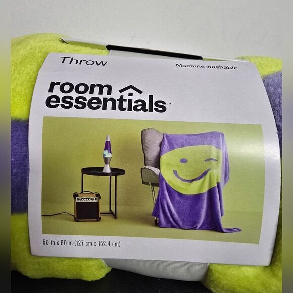 Smiley Chartreuse Throw Pillow & Blanket Set Flutter Plush Room Essentials Emoji - Picture 3 of 12